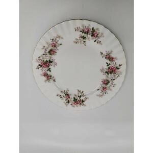 Royal Albert Lavender Rose Lunch Salad Plate No Chips Or Cracks or Crazing 8"